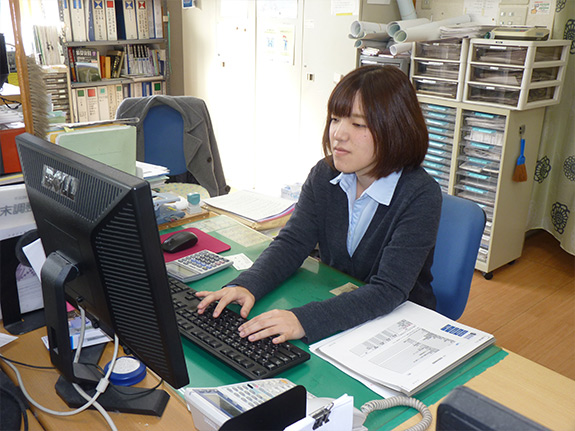 総務・経理事務の鎌田さん